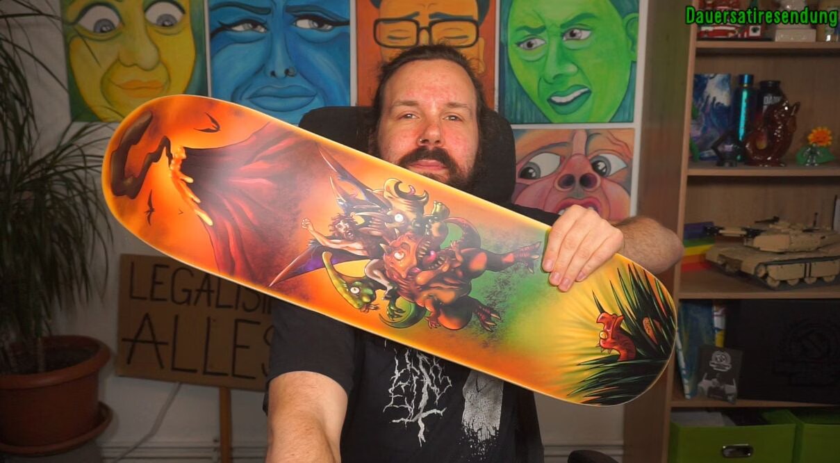 Imp mit seinem Skateboard